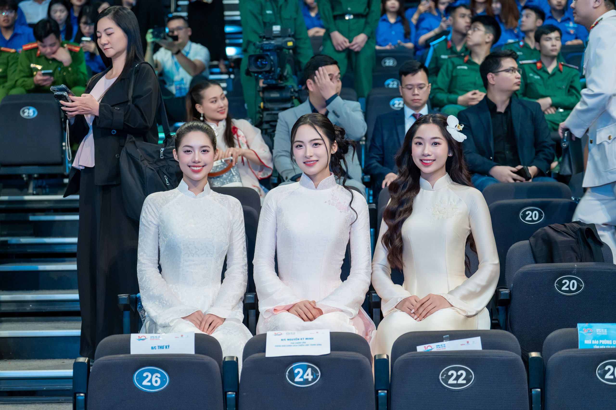 Á hậu Châu Anh, Vân Nhi, Đại sứ HHVN 2024 Thuỳ Dương dự lễ trao giải Gương mặt trẻ Việt Nam tiêu biểu 2025 2 MRT00192