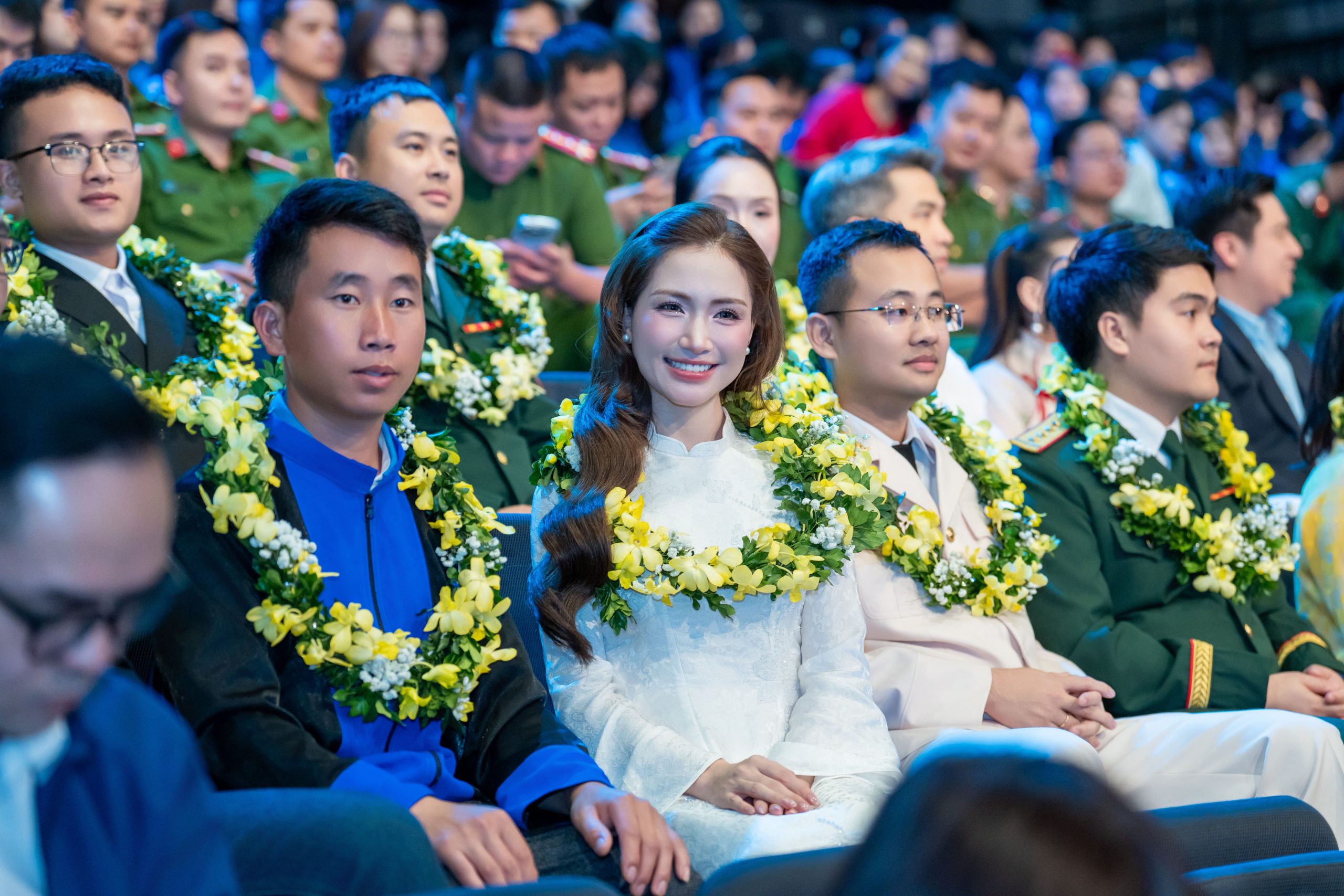 Á hậu Châu Anh, Vân Nhi, Đại sứ HHVN 2024 Thuỳ Dương dự lễ trao giải Gương mặt trẻ Việt Nam tiêu biểu 2025 7 MRT00201