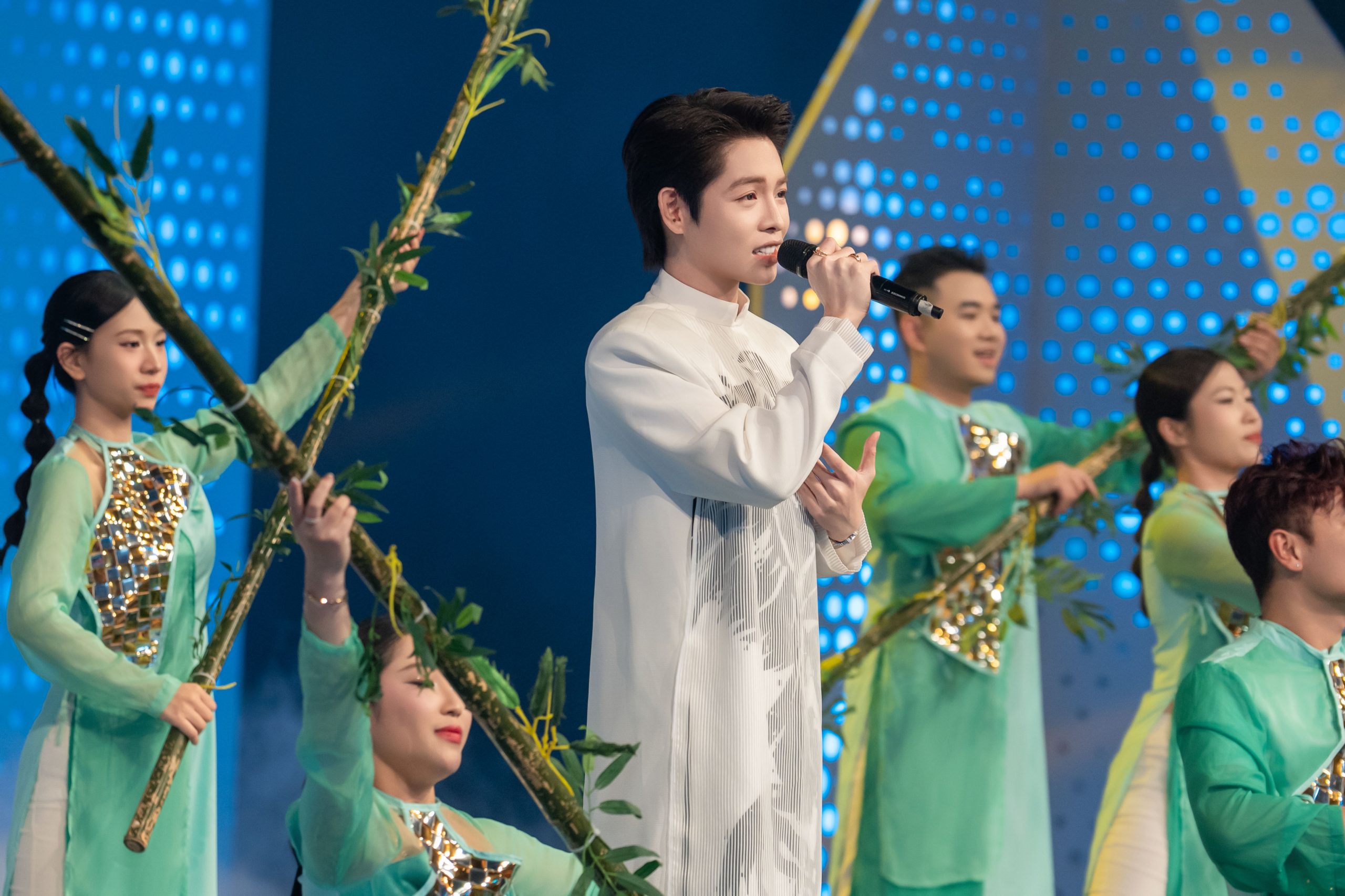 Á hậu Châu Anh, Vân Nhi, Đại sứ HHVN 2024 Thuỳ Dương dự lễ trao giải Gương mặt trẻ Việt Nam tiêu biểu 2025 8 MRT00283