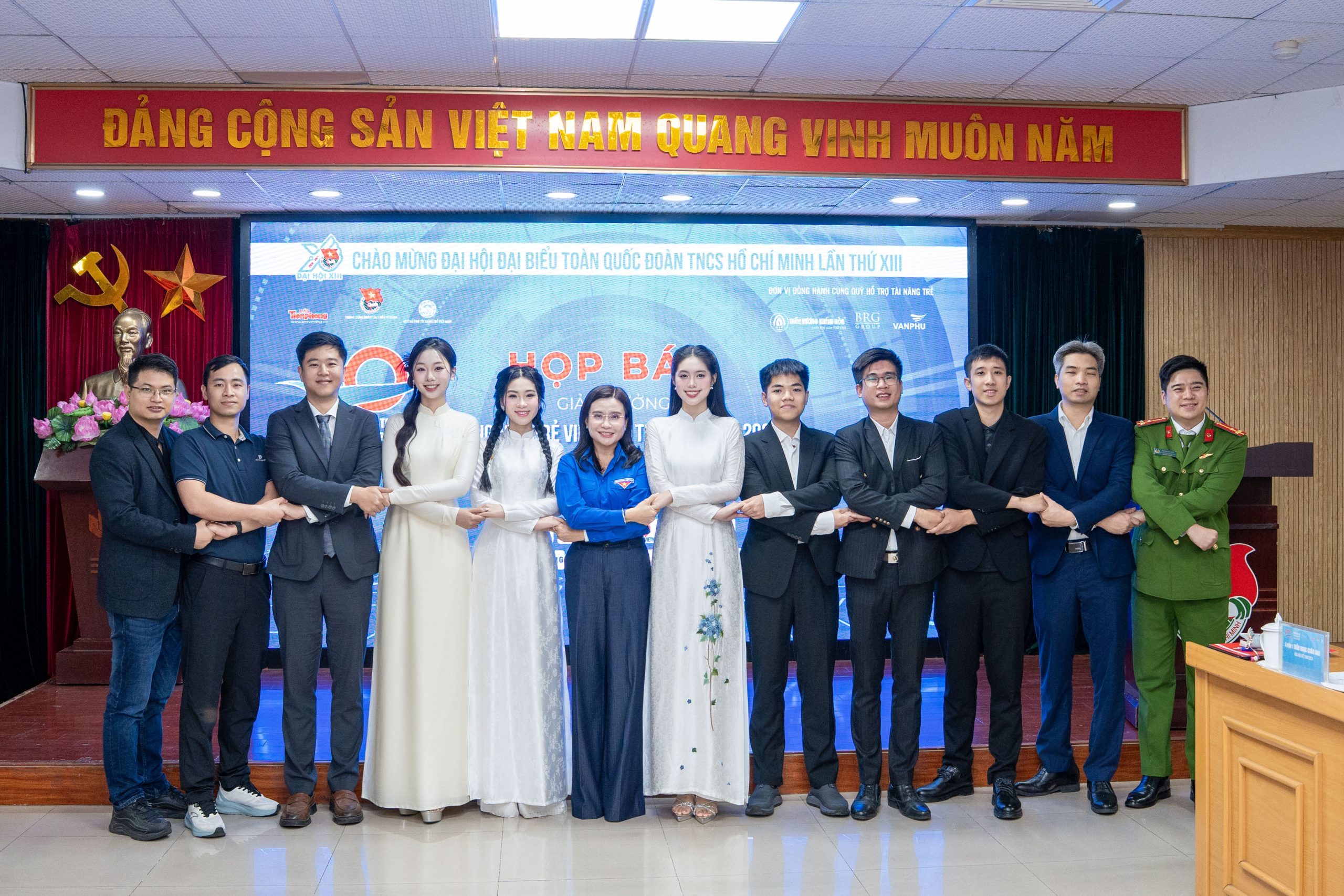 Á hậu Châu Anh, Đại sứ HHVN 2024 Thuỳ Dương được truyền cảm hứng từ những gương mặt trẻ vươn tầm thế giới 1 PHG09484