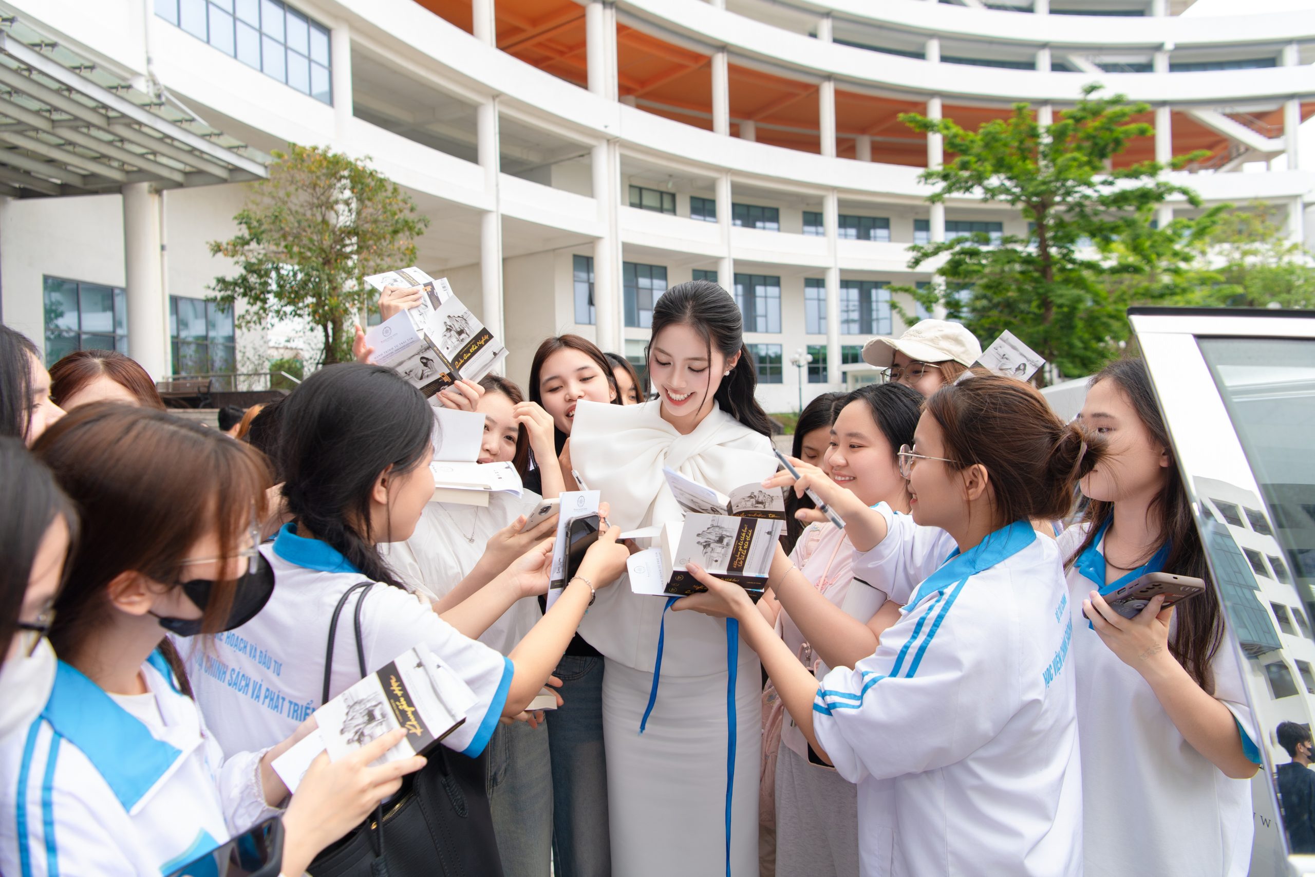 TỪ KỶ LUẬT QUÂN ĐỘI ĐẾN PHỤNG SỰ: Á HẬU CHÂU ANH LAN TỎA LÝ TƯỞNG SỐNG TÍCH CỰC TẠI “HÀNH TRÌNH TỪ TRÁI TIM” 5 DSC_7641