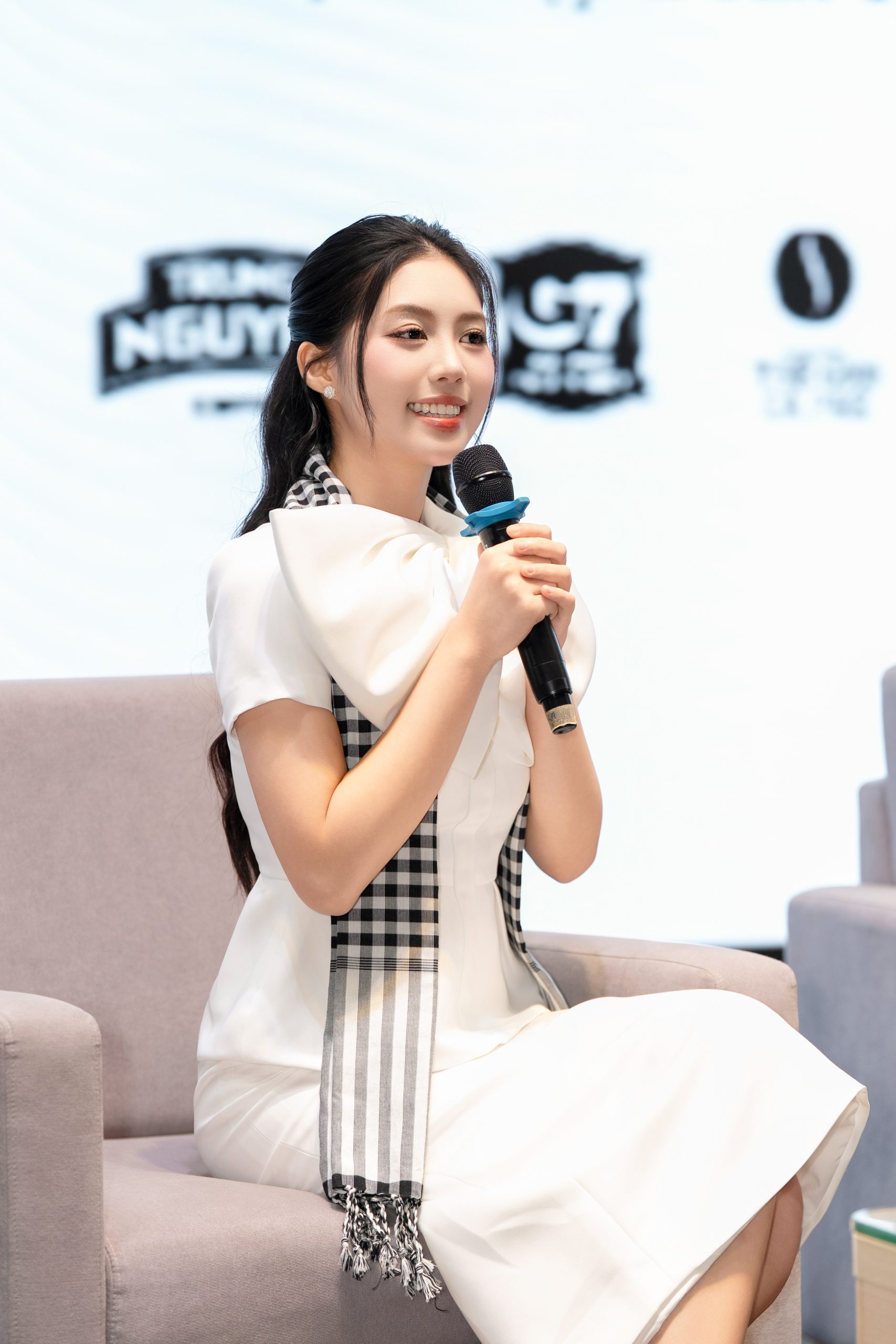 TỪ KỶ LUẬT QUÂN ĐỘI ĐẾN PHỤNG SỰ: Á HẬU CHÂU ANH LAN TỎA LÝ TƯỞNG SỐNG TÍCH CỰC TẠI “HÀNH TRÌNH TỪ TRÁI TIM” 3 TMH00640