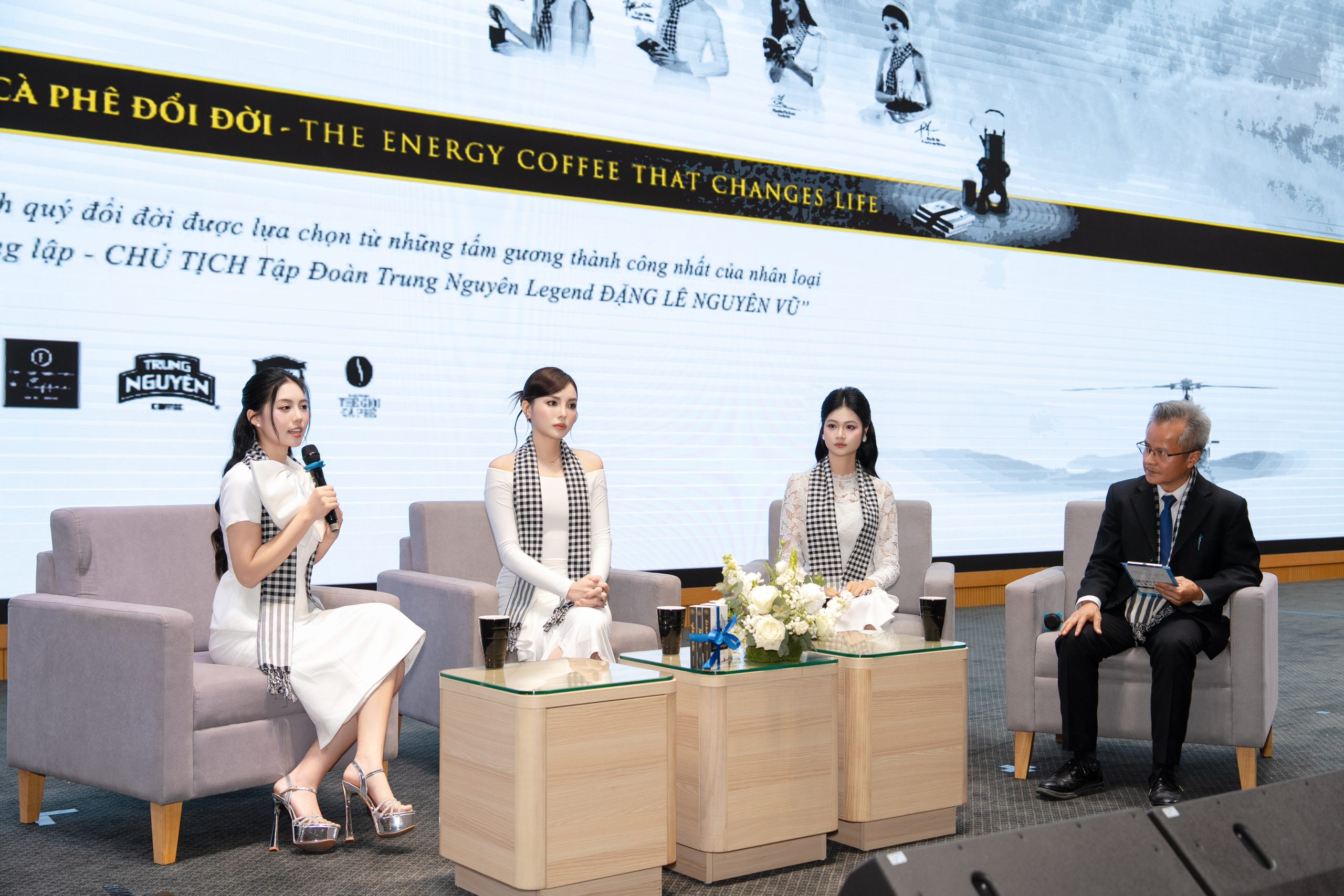 TỪ KỶ LUẬT QUÂN ĐỘI ĐẾN PHỤNG SỰ: Á HẬU CHÂU ANH LAN TỎA LÝ TƯỞNG SỐNG TÍCH CỰC TẠI “HÀNH TRÌNH TỪ TRÁI TIM” 7 TMH00931